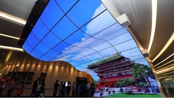 OLED顯示屏未來可期，商顯行業之旅中億睿科技伴你同